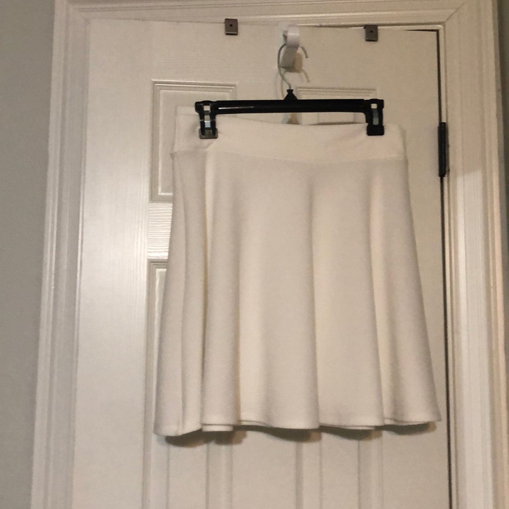 Soprano size Large (juniors) white skirt